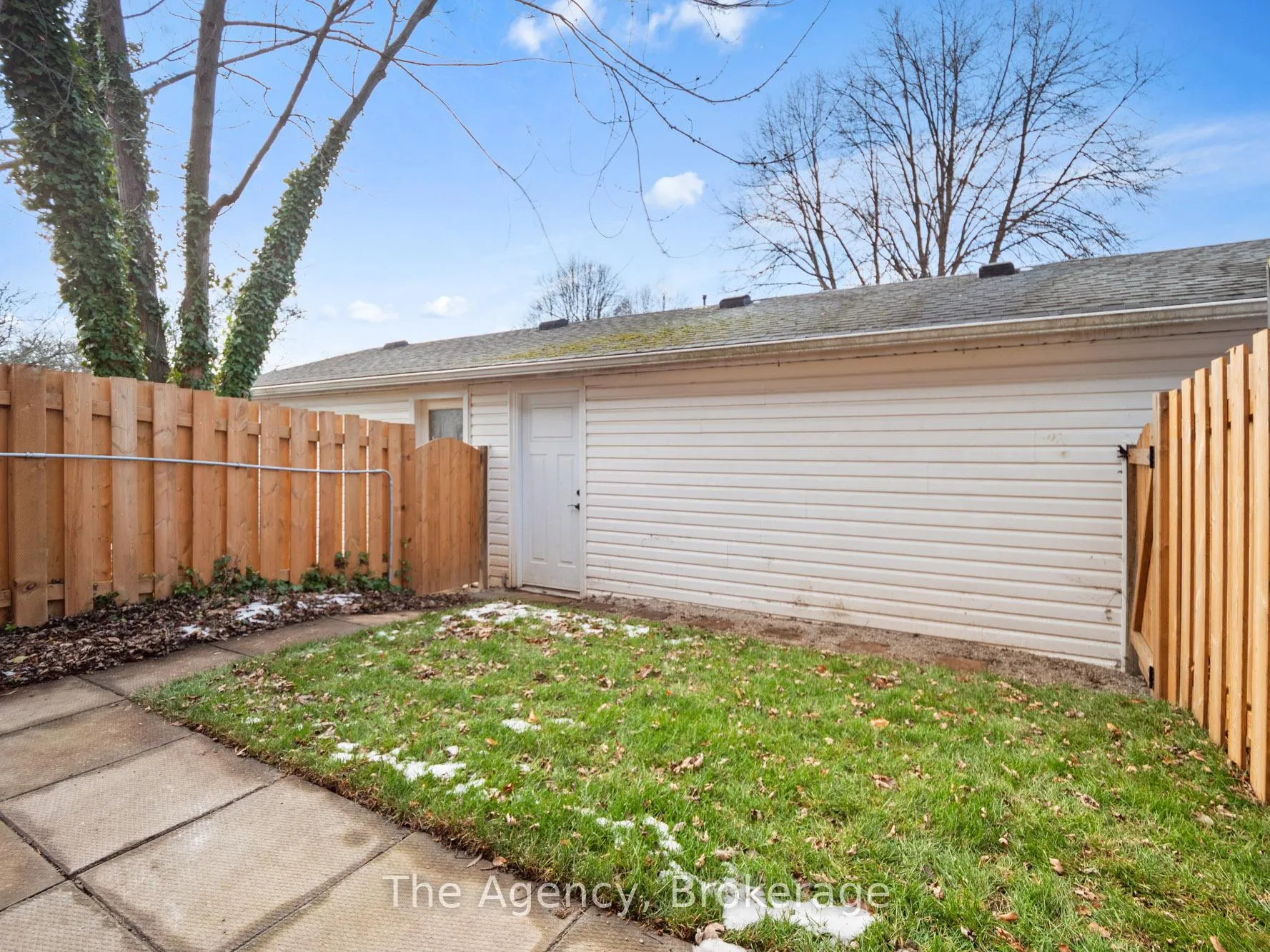 Photo 26 of Unit 7, 185 Denistoun Street, Welland, Broadway — HOMEH