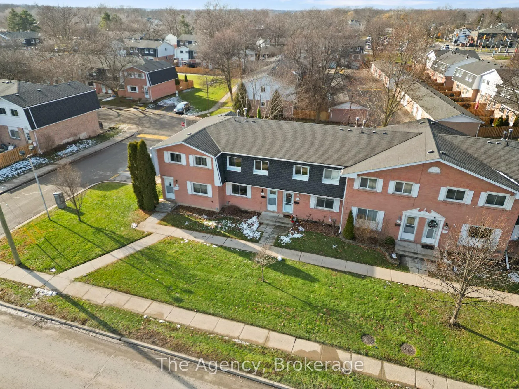 Photo 35 of Unit 7, 185 Denistoun Street, Welland, Broadway — HOMEH
