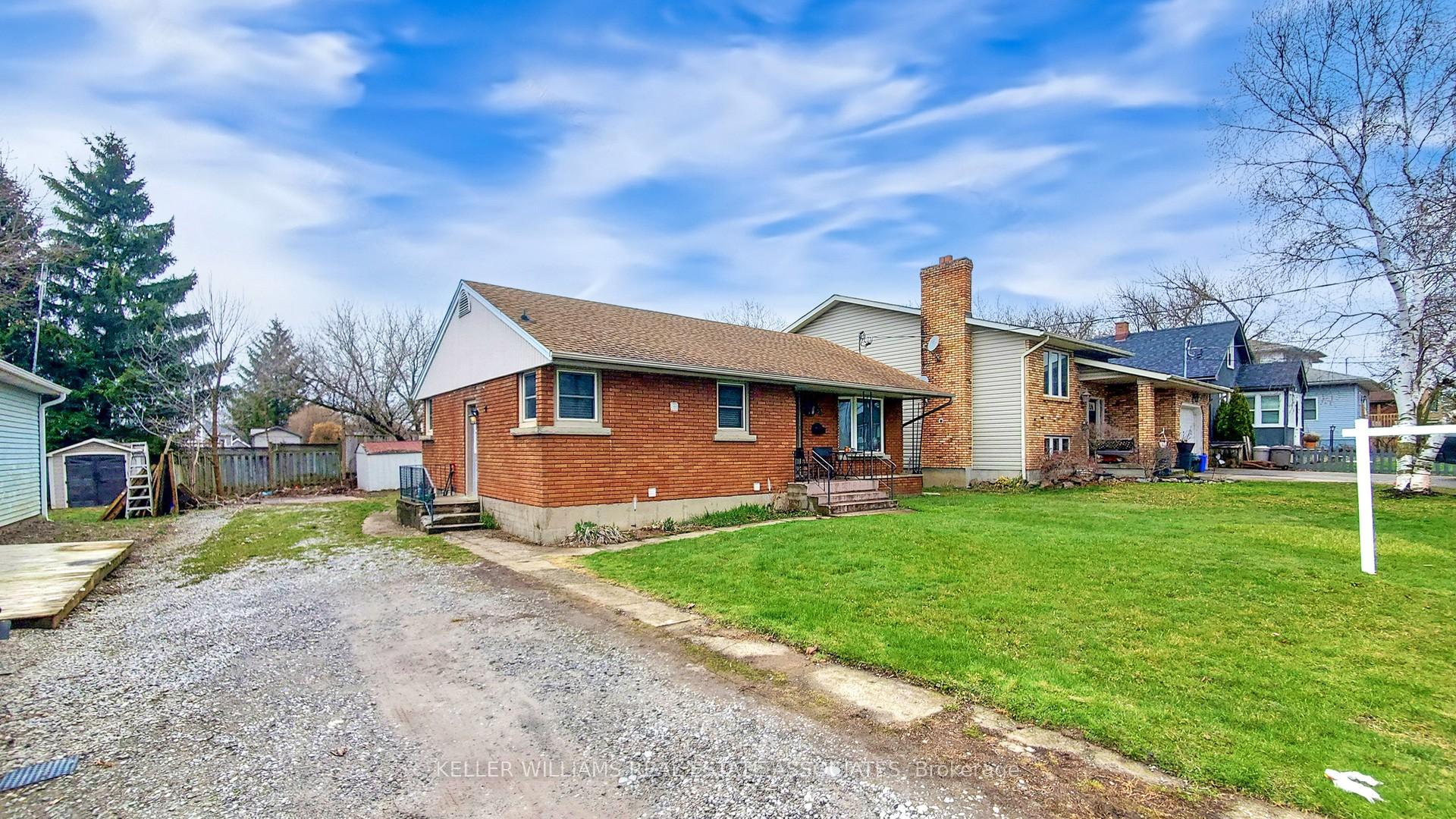 Photo 2 of 121 Mackan Street, Thorold, Allanburg/Thorold South — HOMEH