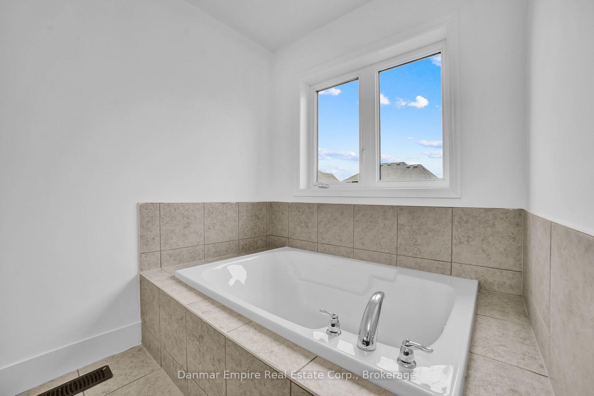 Photo 34 of 32 Doreen Drive, Thorold, Hurricane/Merrittville — HOMEH