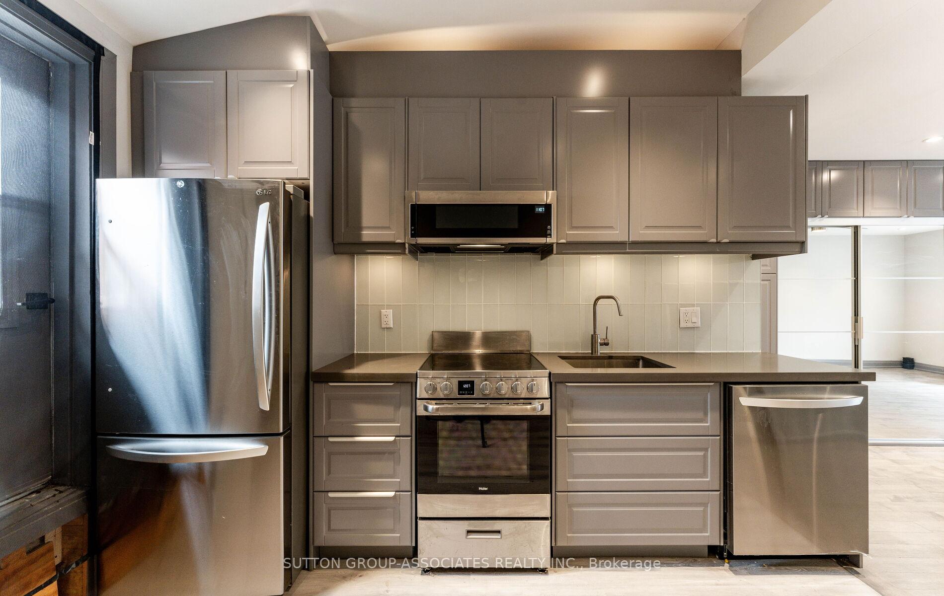 Photo 3 of Unit 3, 484 Bloor Street W, Toronto, The Annex — HOMEH