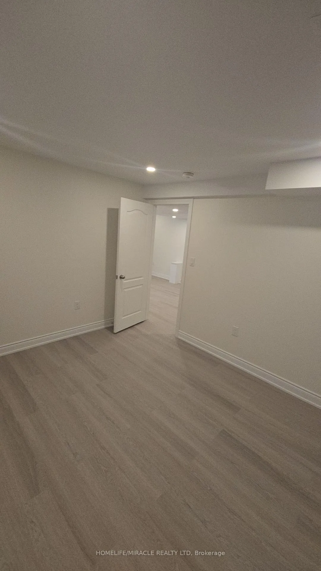 Photo 10 of Unit Bsmt, 16 Meadowcrest Lane, Brampton, Northwest Brampton — HOMEH