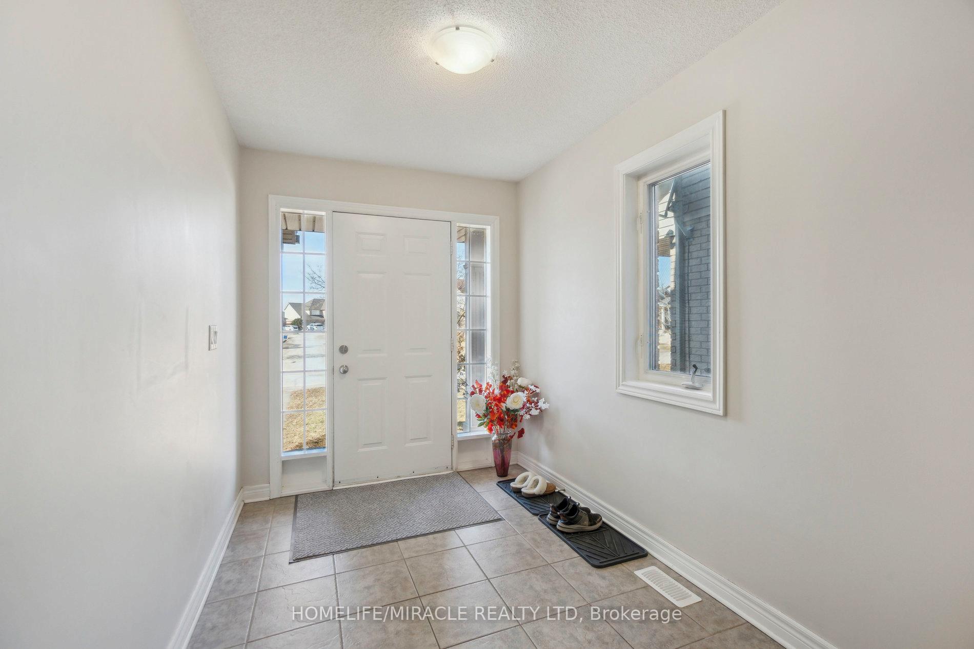 Photo 3 of 74 Raspberry Trail, Thorold, Confederation Heights — HOMEH