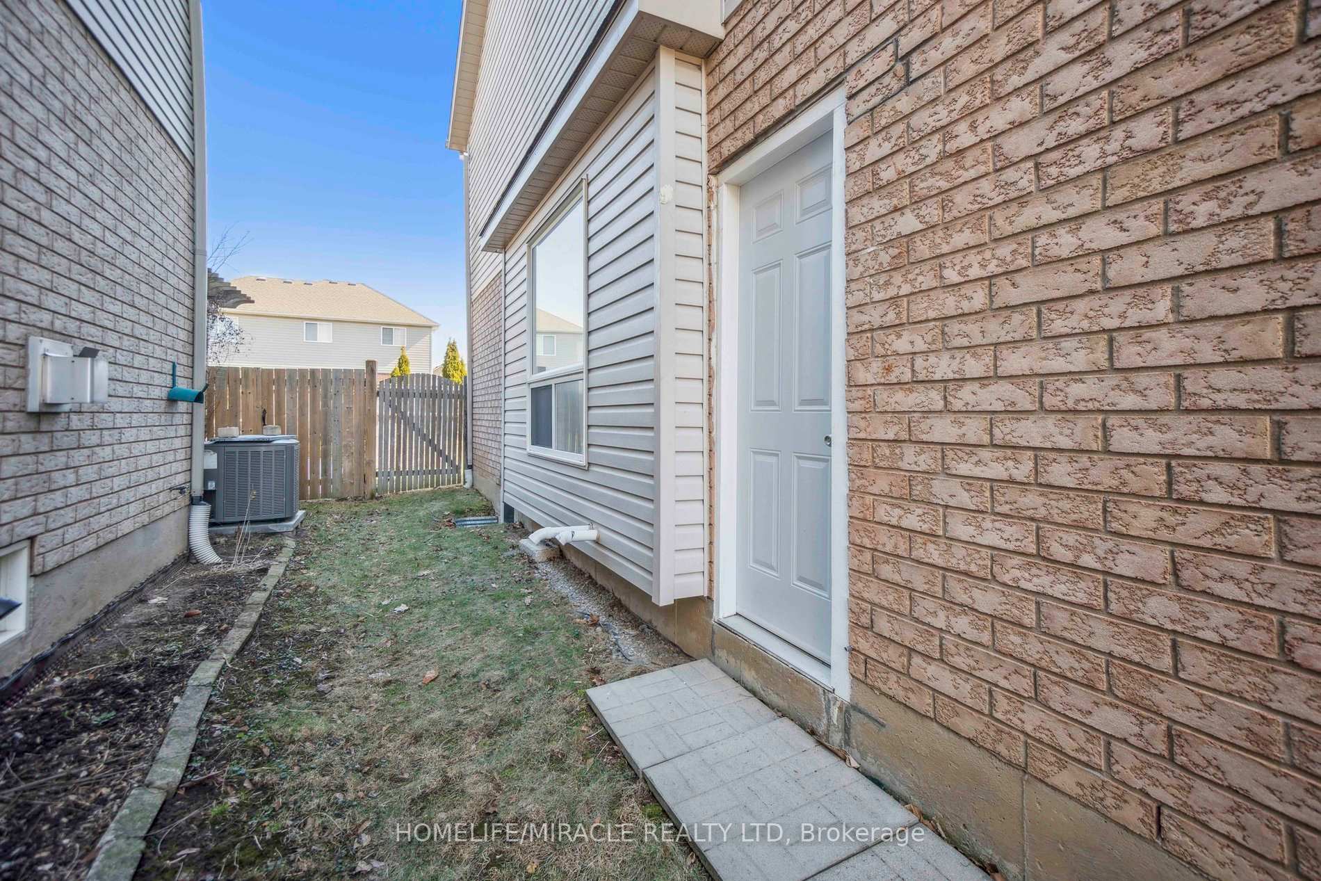 Photo 23 of 74 Raspberry Trail, Thorold, Confederation Heights — HOMEH