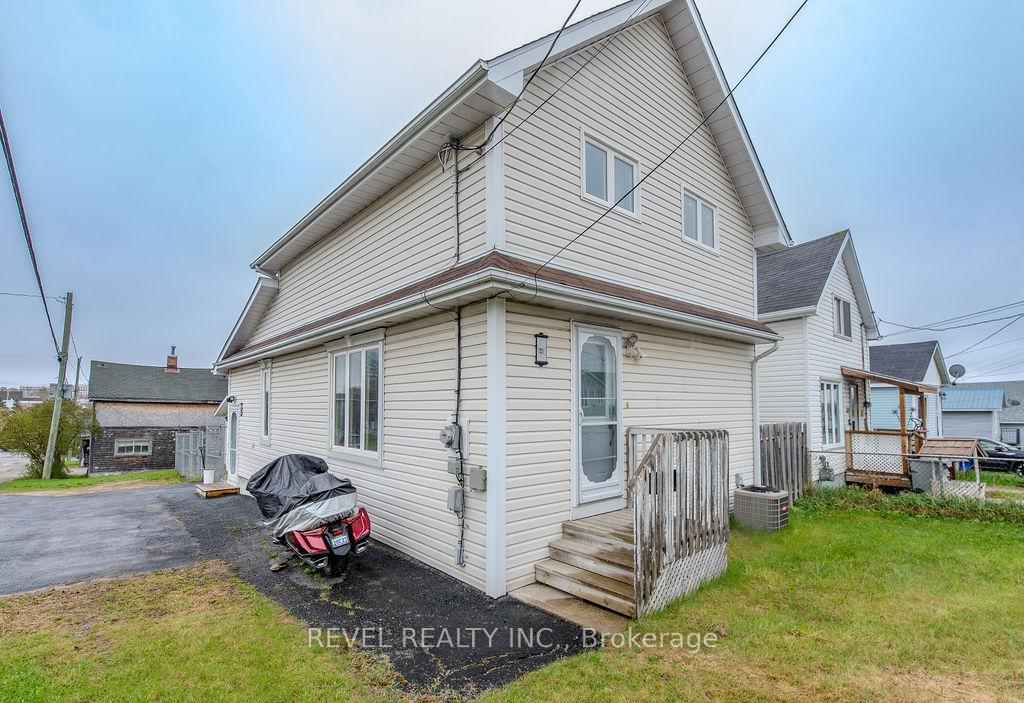 Front of 66 Avenue Road