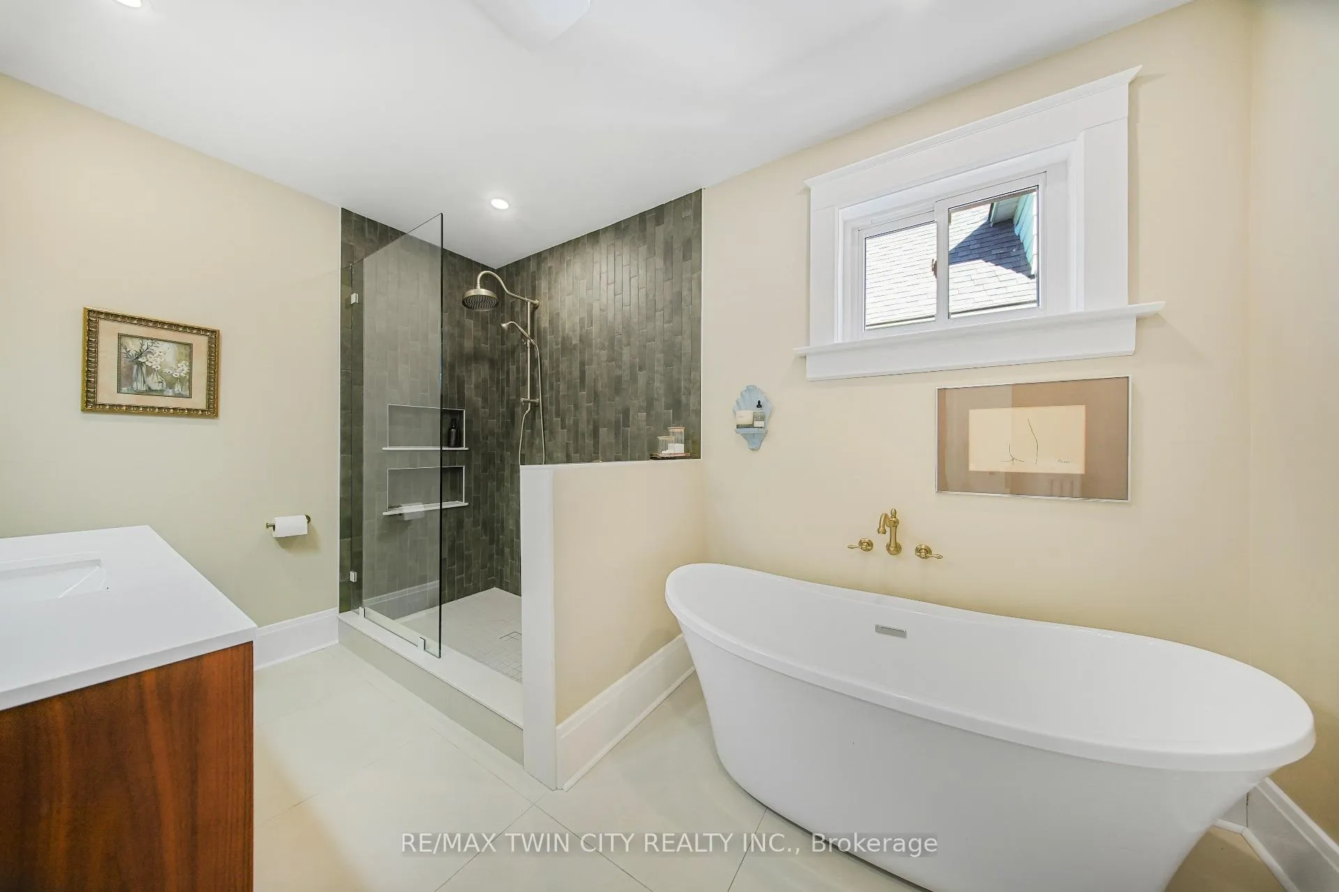 Photo 23 of 60 Heins Avenue, Kitchener, Victoria Park — HOMEH