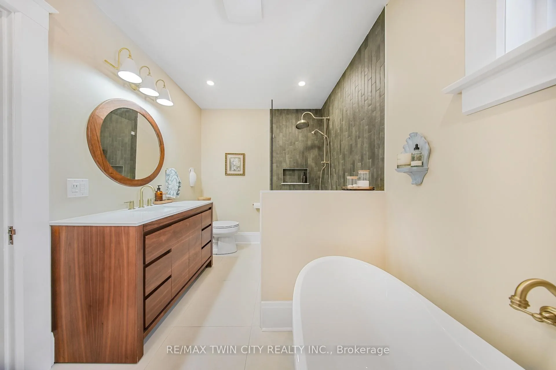 Photo 24 of 60 Heins Avenue, Kitchener, Victoria Park — HOMEH