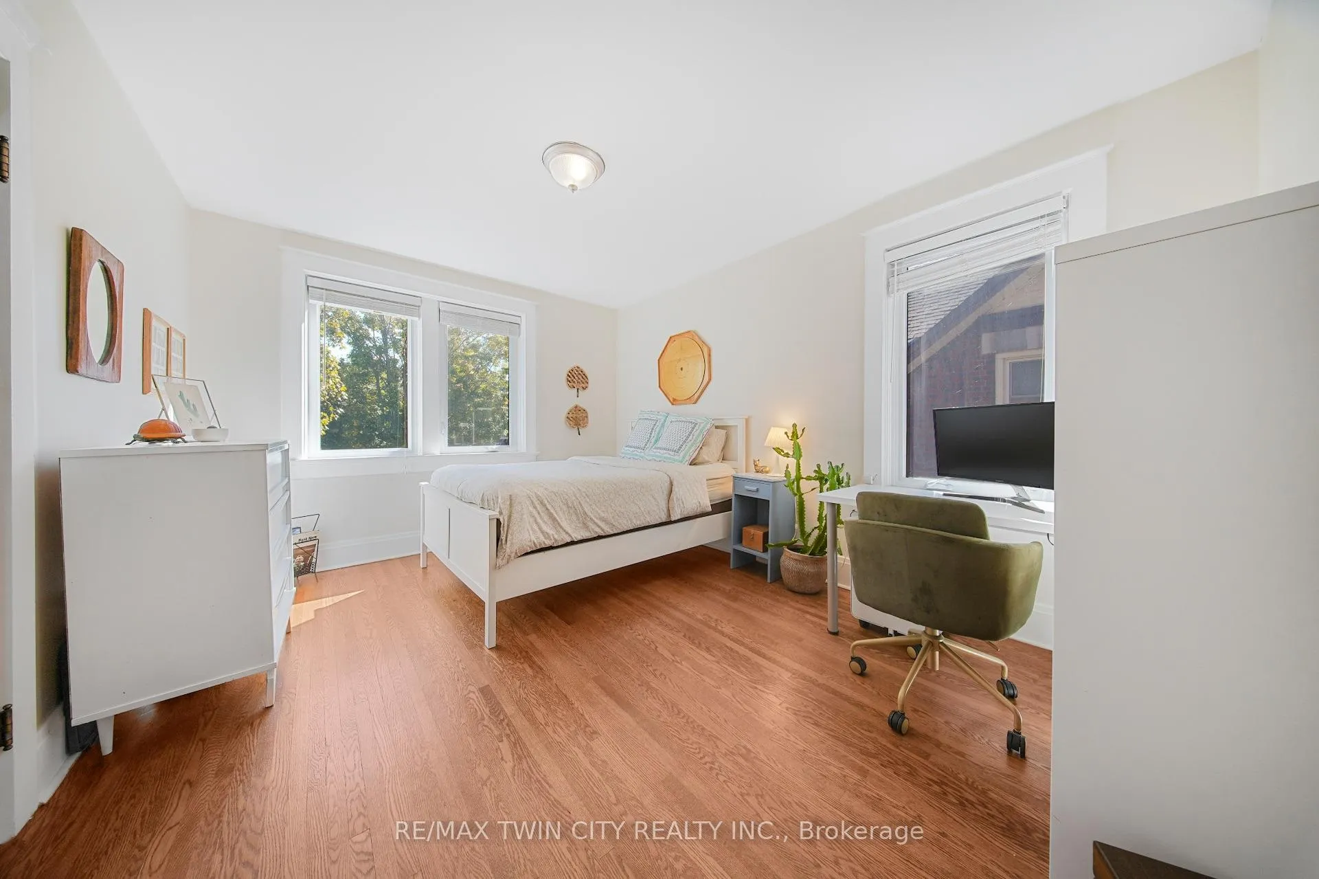 Photo 28 of 60 Heins Avenue, Kitchener, Victoria Park — HOMEH