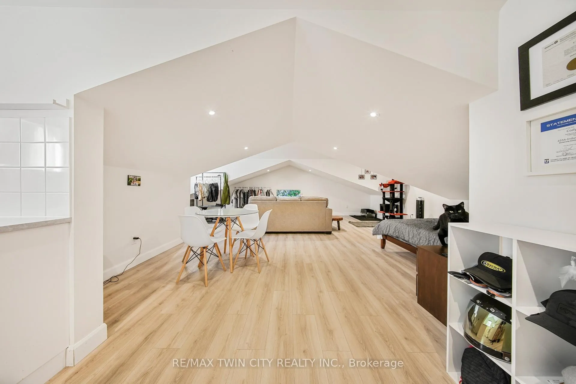 Photo 35 of 60 Heins Avenue, Kitchener, Victoria Park — HOMEH