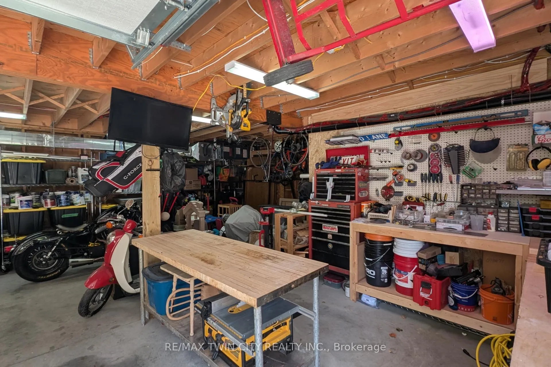 Photo 44 of 60 Heins Avenue, Kitchener, Victoria Park — HOMEH