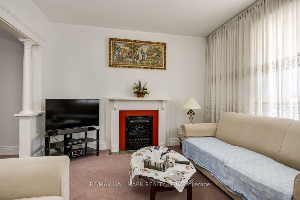Photo 3 of 26 Milverton Boulevard, Toronto, Danforth — HOMEH