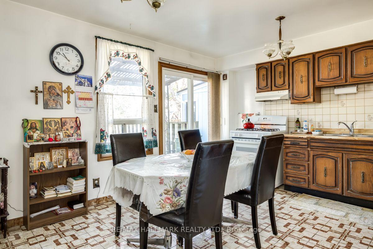 Photo 5 of 26 Milverton Boulevard, Toronto, Danforth — HOMEH