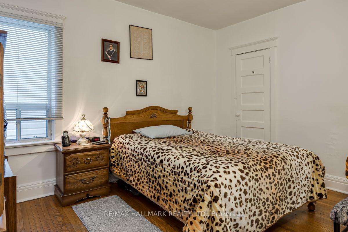 Photo 8 of 26 Milverton Boulevard, Toronto, Danforth — HOMEH