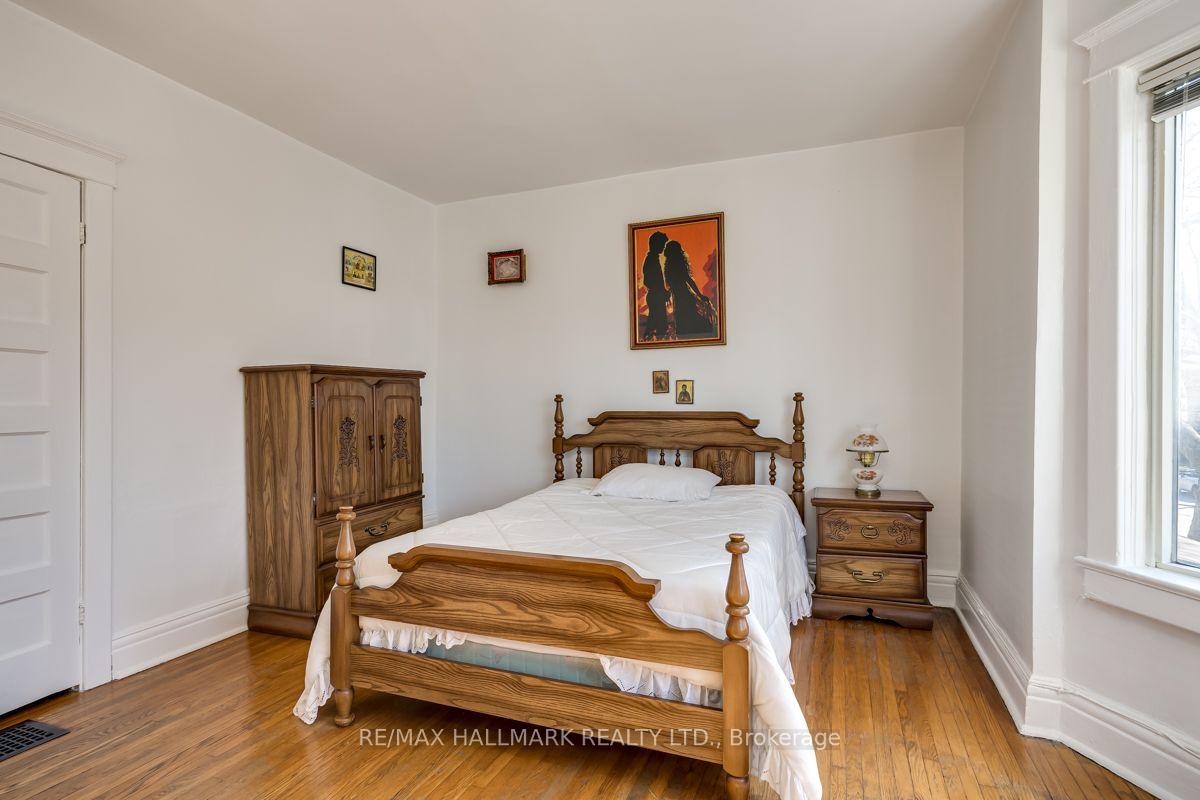 Photo 9 of 26 Milverton Boulevard, Toronto, Danforth — HOMEH