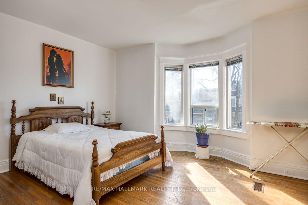 Photo 10 of 26 Milverton Boulevard, Toronto, Danforth — HOMEH