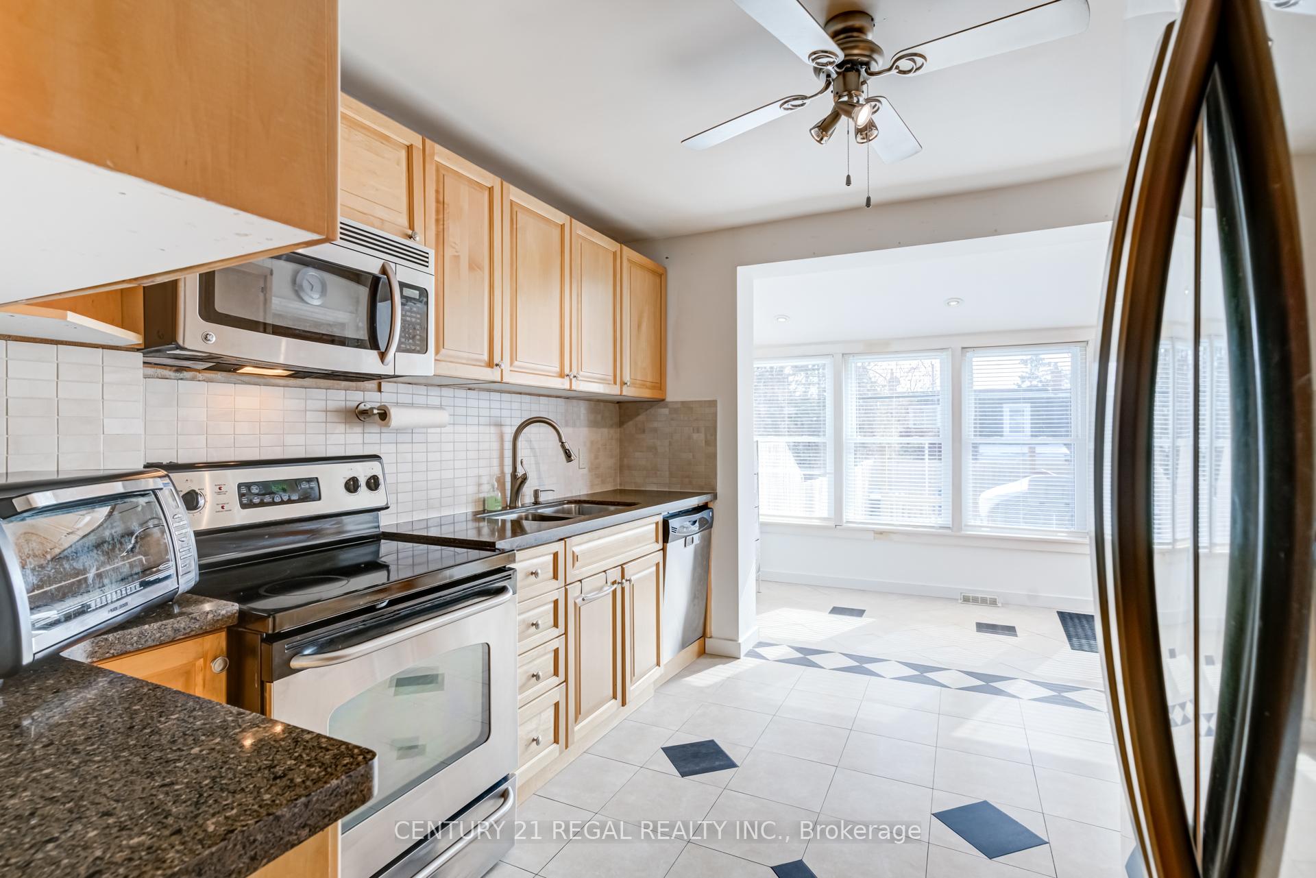 Photo 10 of 527 Sammon Avenue, Toronto, Danforth Village-East York — HOMEH