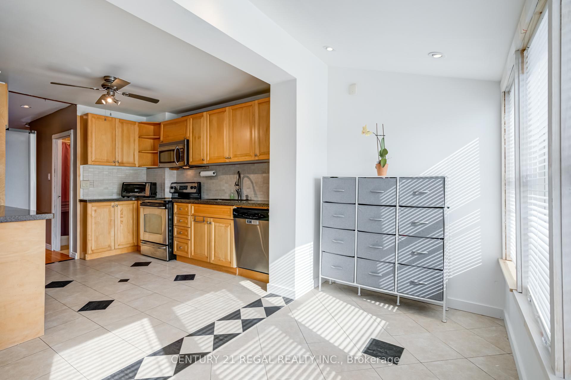 Photo 12 of 527 Sammon Avenue, Toronto, Danforth Village-East York — HOMEH