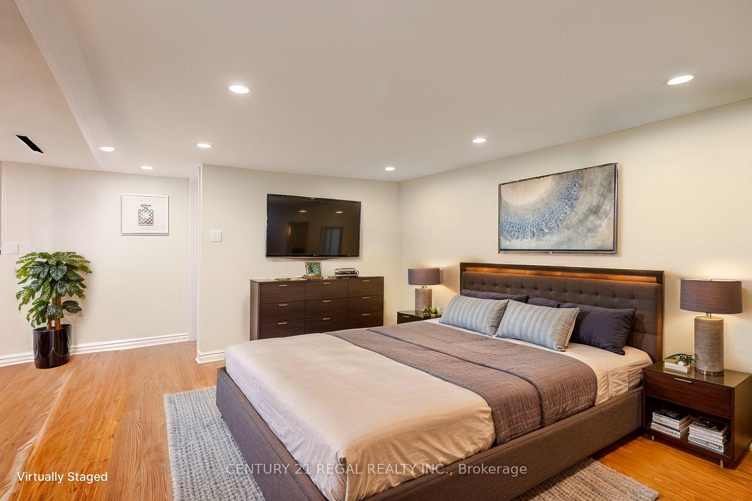 Photo 39 of 527 Sammon Avenue, Toronto, Danforth Village-East York — HOMEH