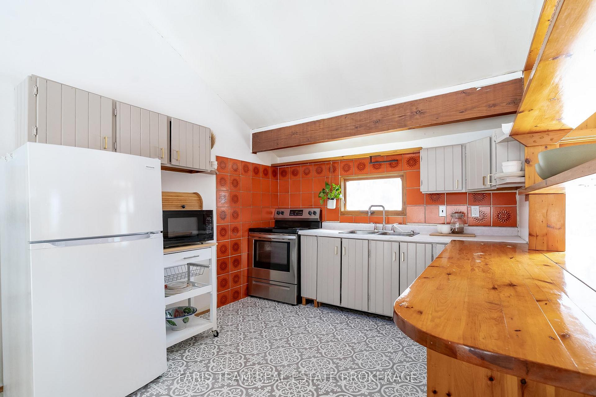 Photo 5 of 20 Glen Cedar Drive, Tiny, Rural Tiny — HOMEH