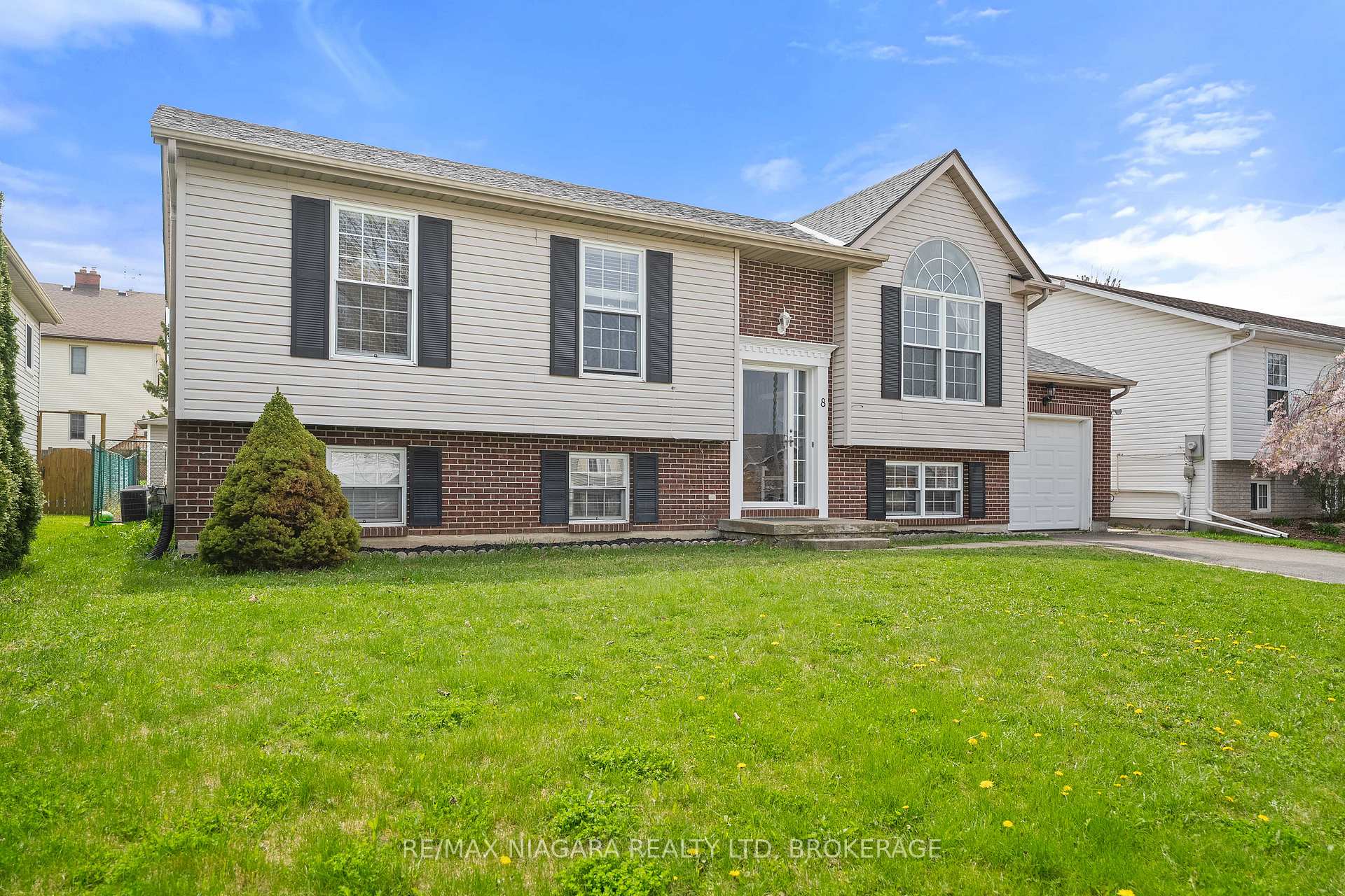 Photo 2 of 8 Windle Village Crescent, Thorold, Allanburg/Thorold South — HOMEH