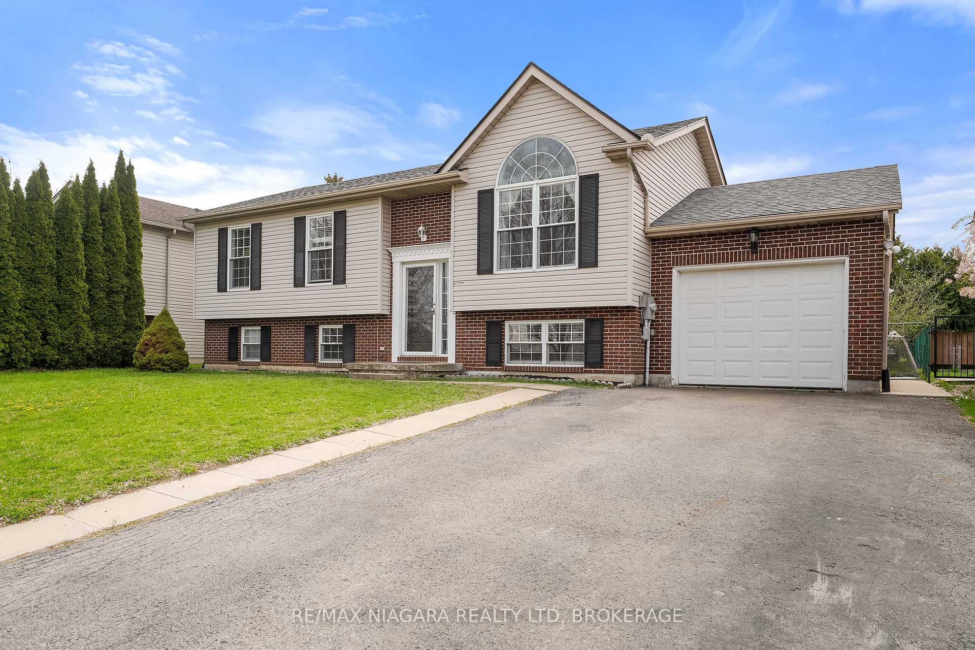 Photo 3 of 8 Windle Village Crescent, Thorold, Allanburg/Thorold South — HOMEH