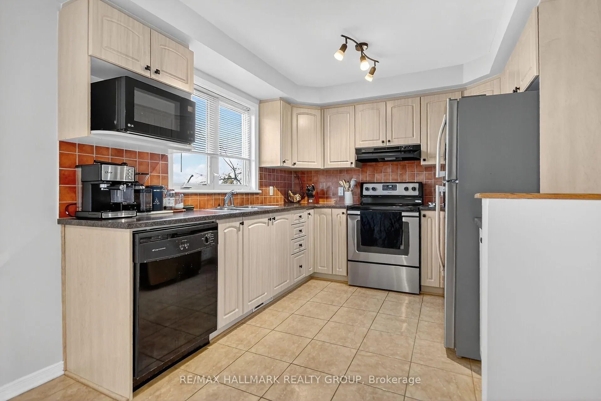 Photo 11 of Unit 104, 1512 Walkley Road, Ottawa, Heron Gate/Industrial Park — HOMEH