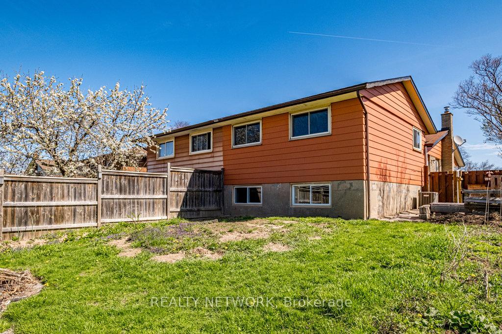 Photo 18 of 21 Tupper Drive, Thorold, Confederation Heights — HOMEH