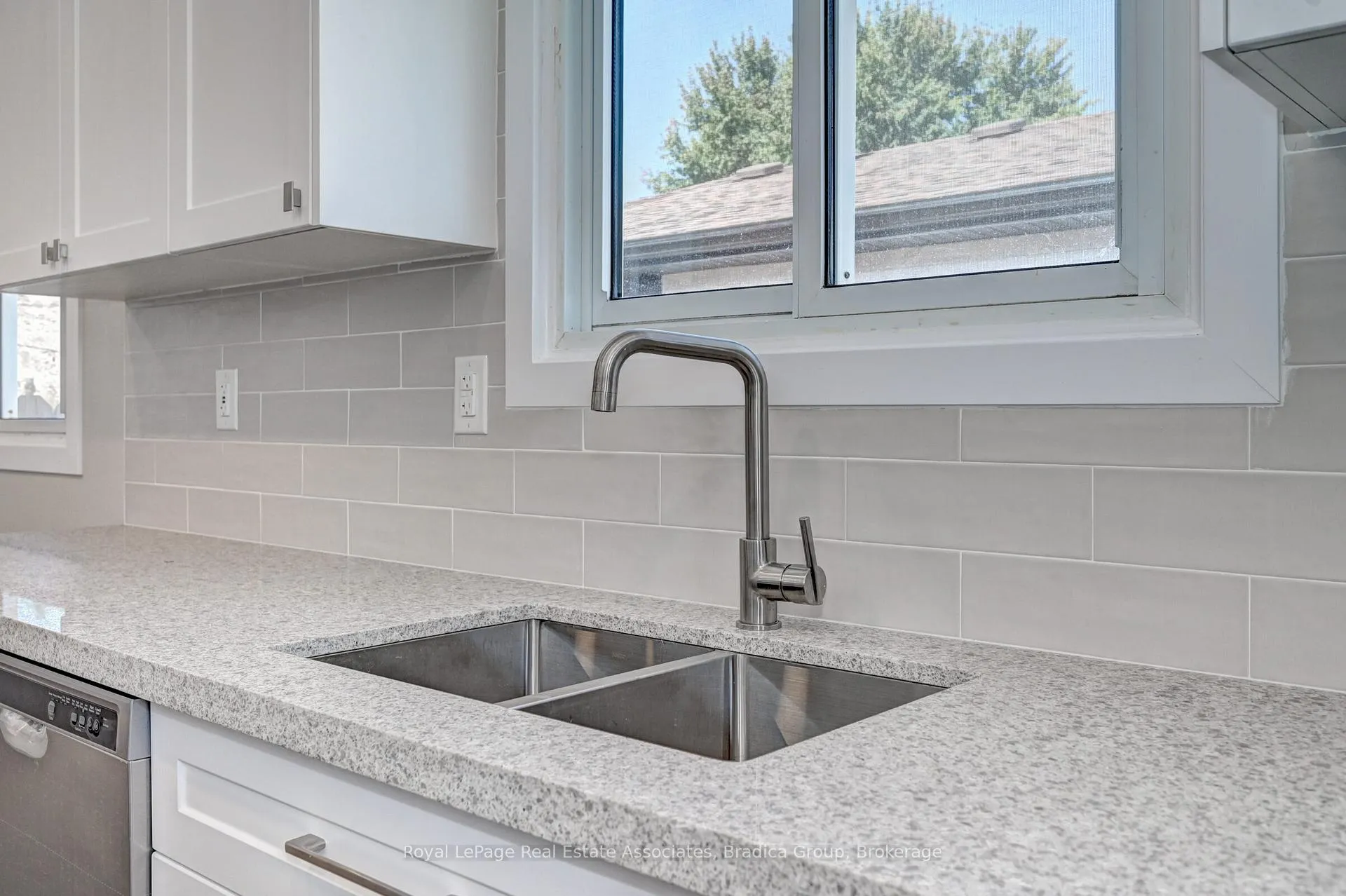 Photo 4 of 78 Barwood Crescent, Kitchener — HOMEH