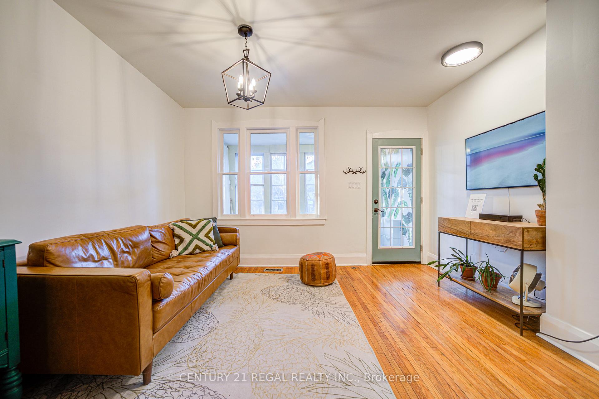 Photo 5 of 102 Frater Avenue, Toronto, East York — HOMEH