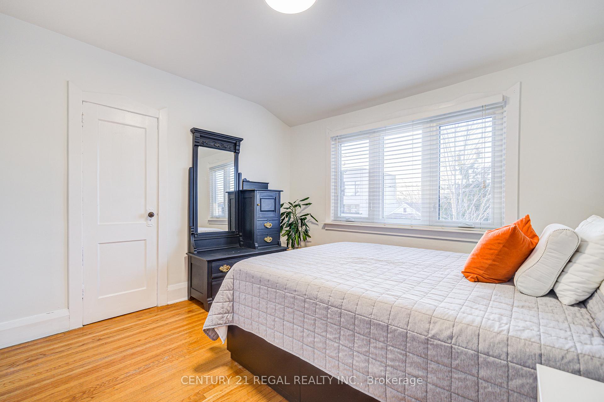 Photo 24 of 102 Frater Avenue, Toronto, East York — HOMEH