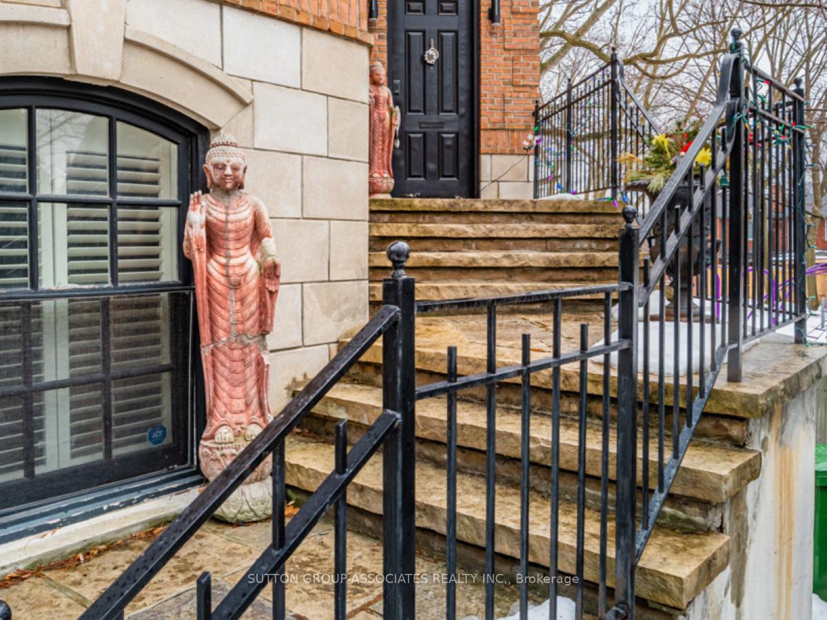 Photo 2 of 15 Glen Edyth Drive, Toronto, Casa Loma — HOMEH