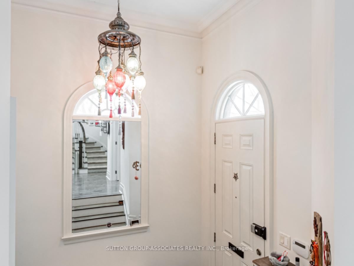 Photo 3 of 15 Glen Edyth Drive, Toronto, Casa Loma — HOMEH
