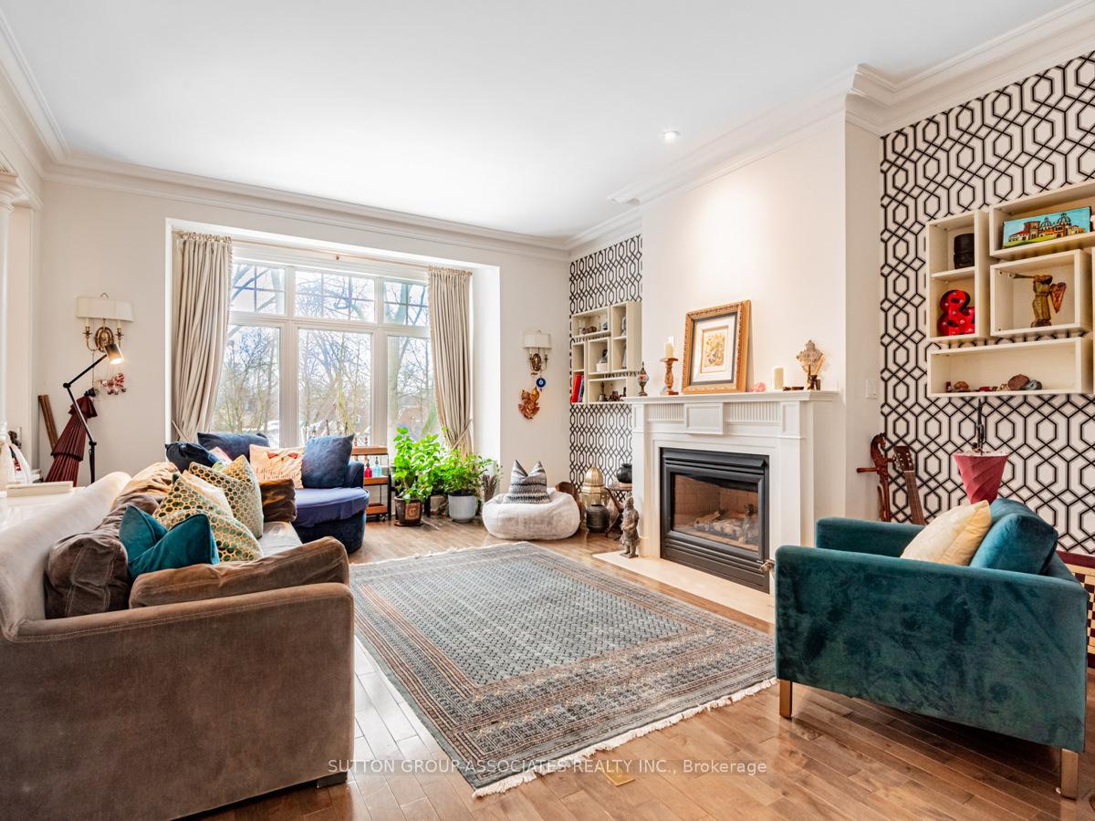 Photo 5 of 15 Glen Edyth Drive, Toronto, Casa Loma — HOMEH