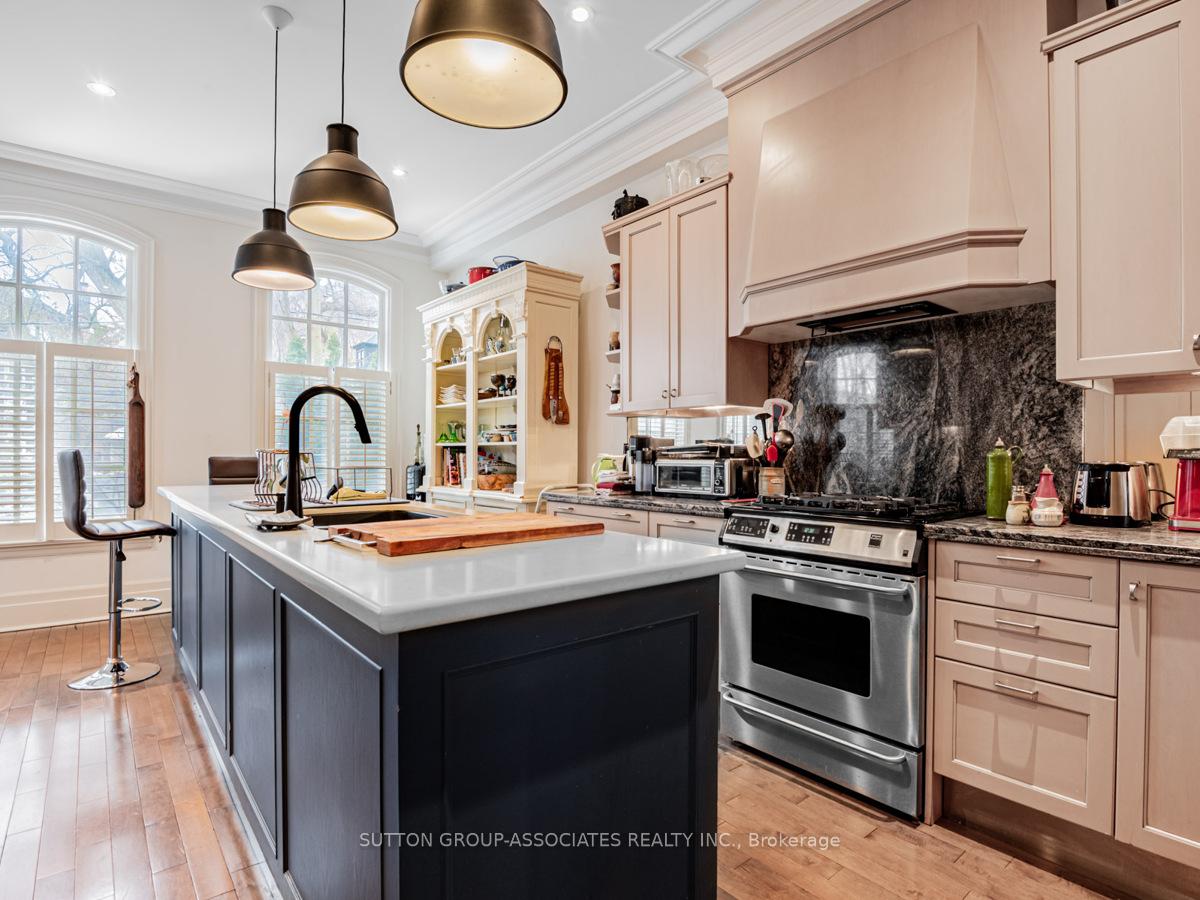 Photo 7 of 15 Glen Edyth Drive, Toronto, Casa Loma — HOMEH