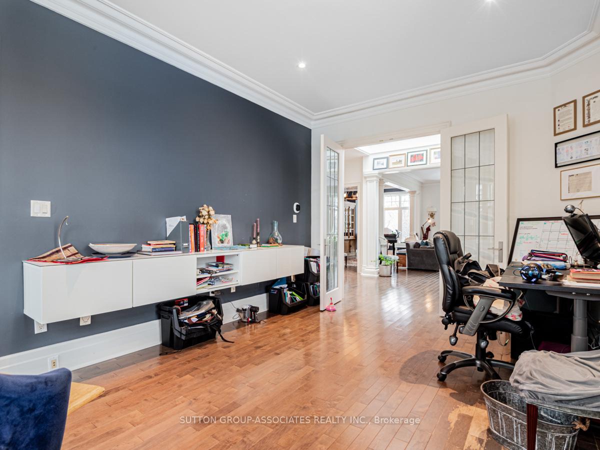 Photo 9 of 15 Glen Edyth Drive, Toronto, Casa Loma — HOMEH