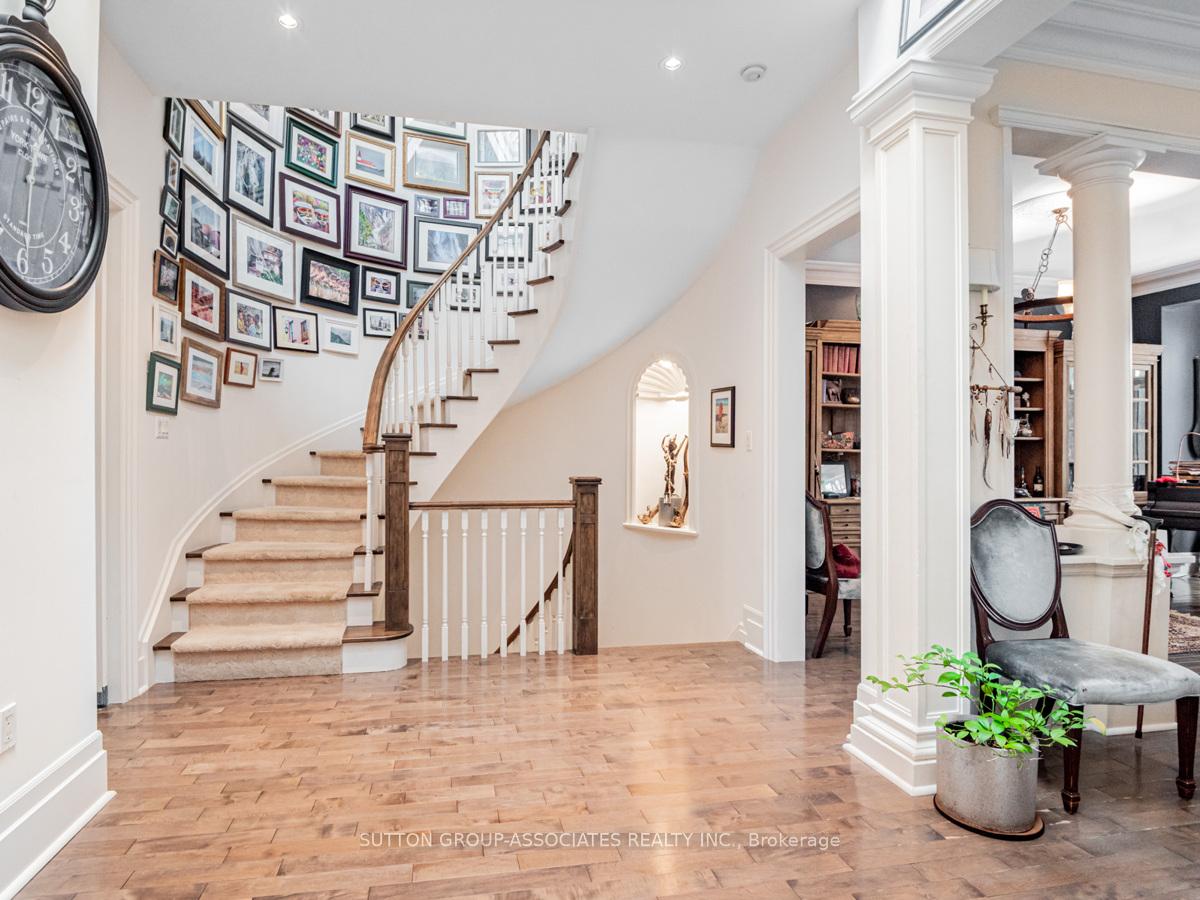 Photo 11 of 15 Glen Edyth Drive, Toronto, Casa Loma — HOMEH