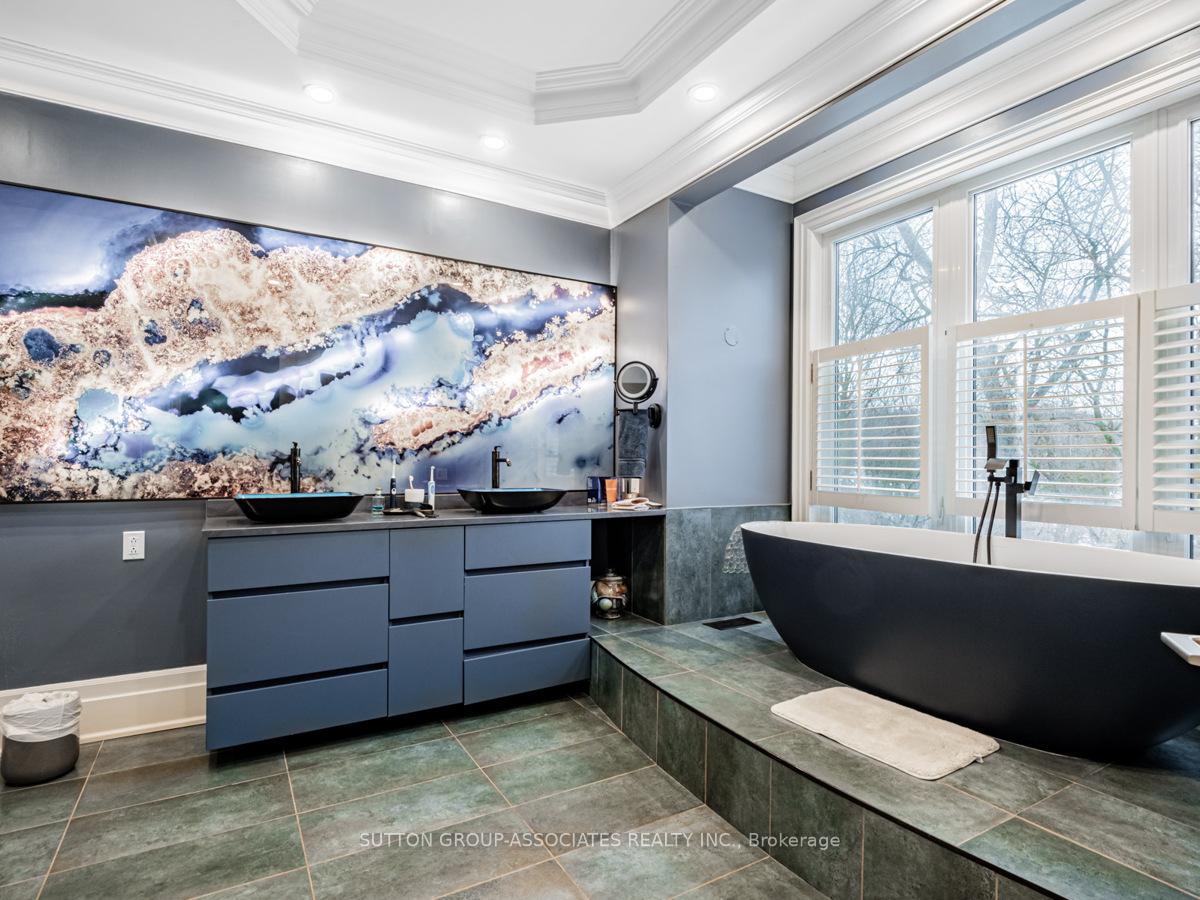 Photo 15 of 15 Glen Edyth Drive, Toronto, Casa Loma — HOMEH