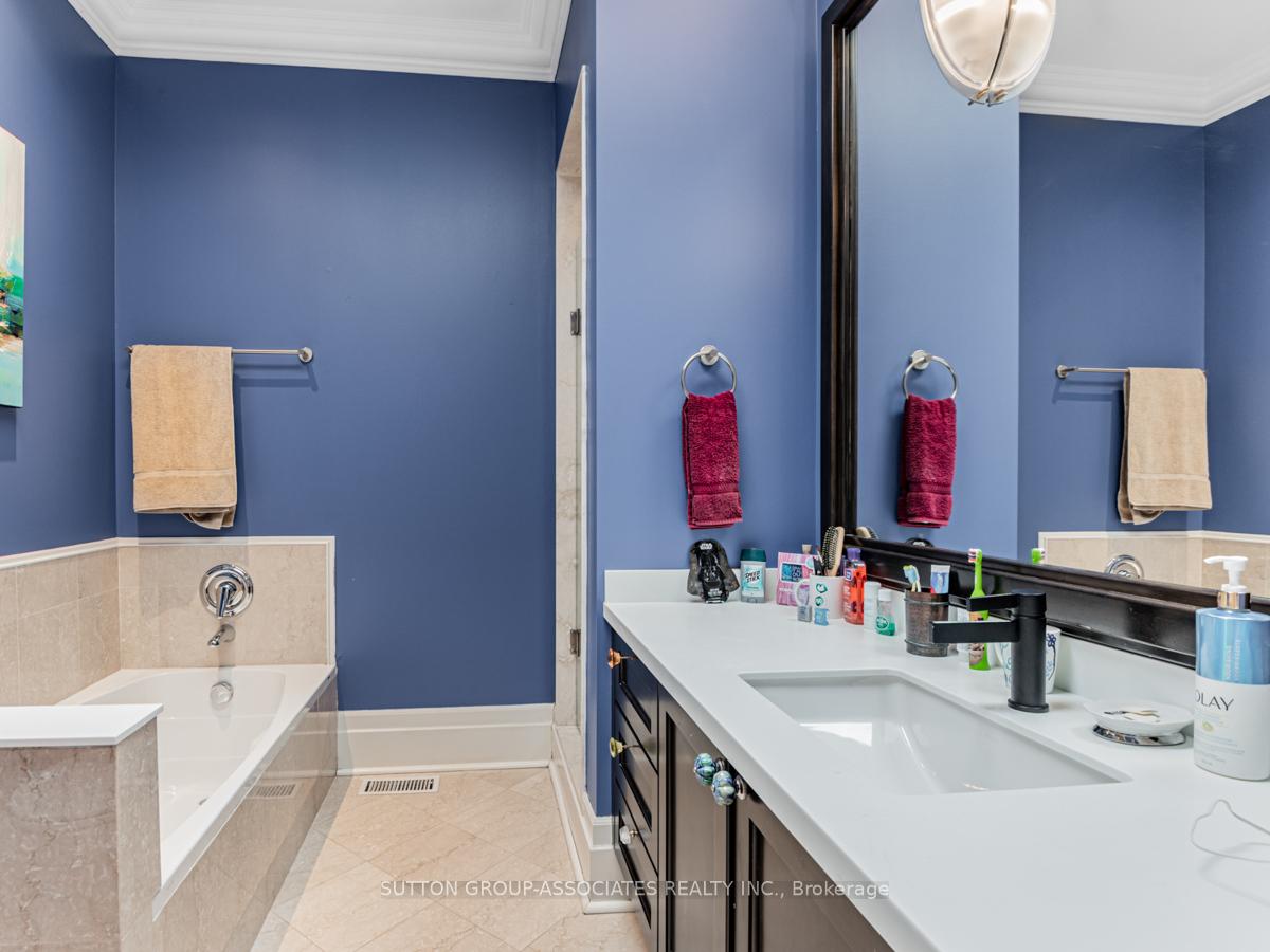 Photo 20 of 15 Glen Edyth Drive, Toronto, Casa Loma — HOMEH