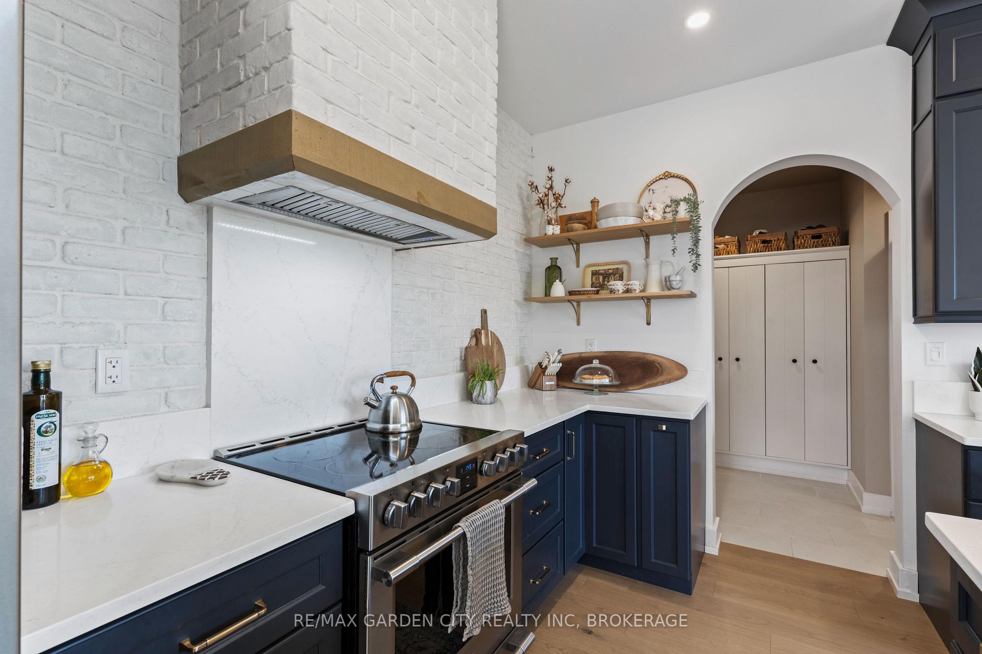 Photo 10 of 25 Ivy Crescent, Thorold, Confederation Heights — HOMEH