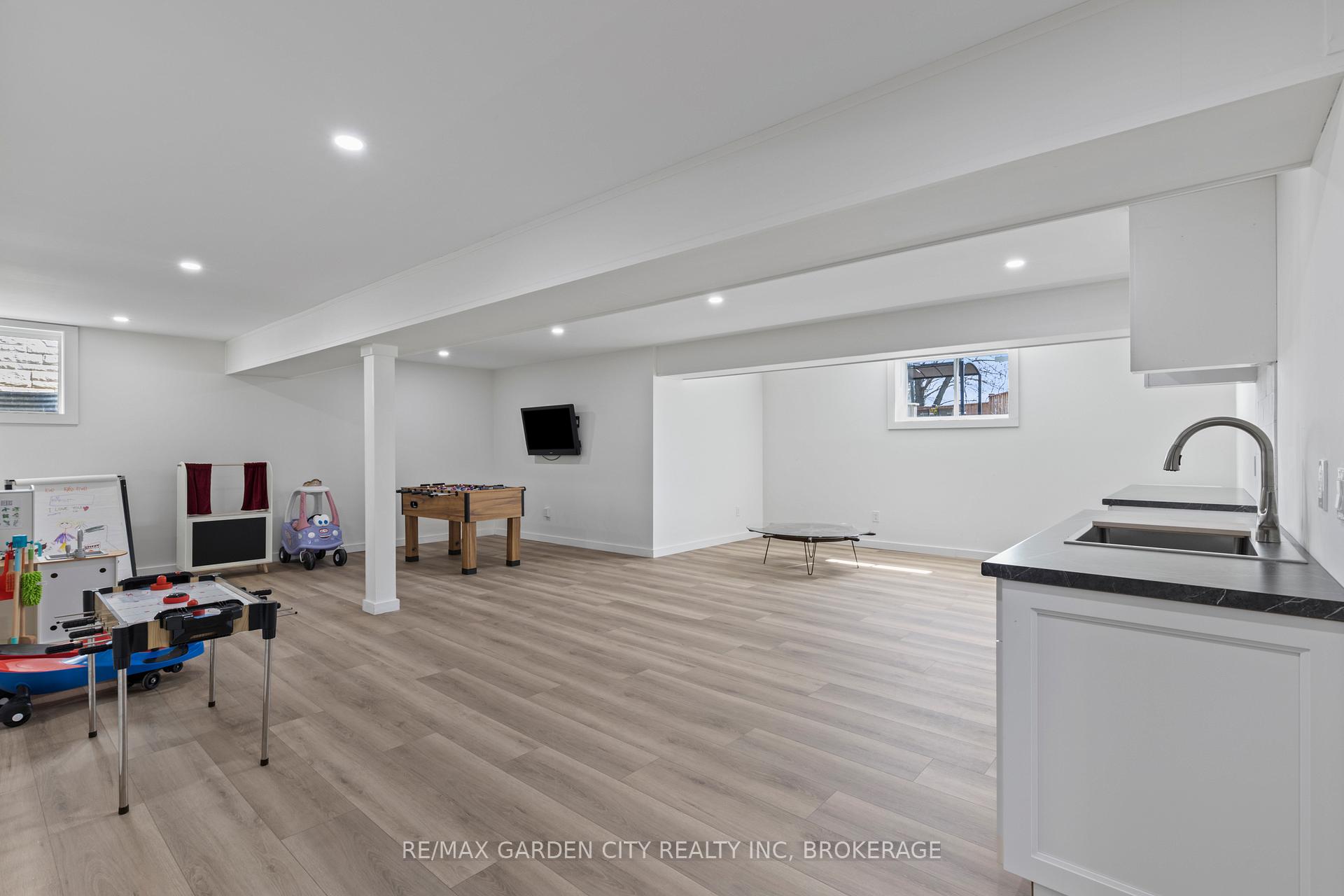 Photo 37 of 25 Ivy Crescent, Thorold, Confederation Heights — HOMEH