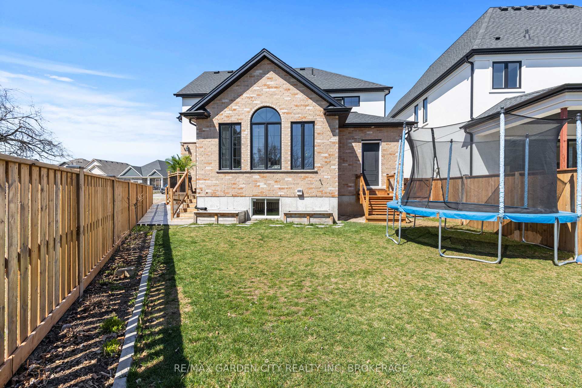 Photo 43 of 25 Ivy Crescent, Thorold, Confederation Heights — HOMEH