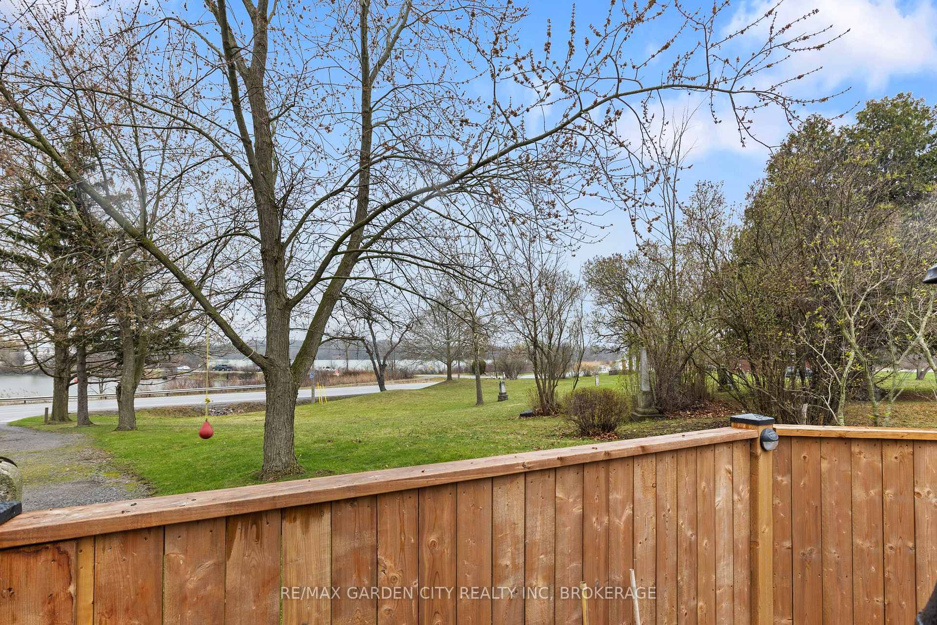 Photo 45 of 25 Ivy Crescent, Thorold, Confederation Heights — HOMEH