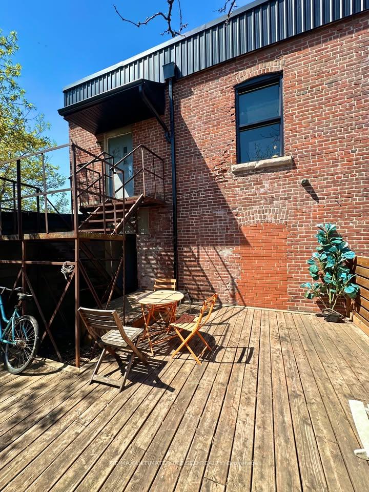 Front of Unit 303, 432 St Clarens Avenue