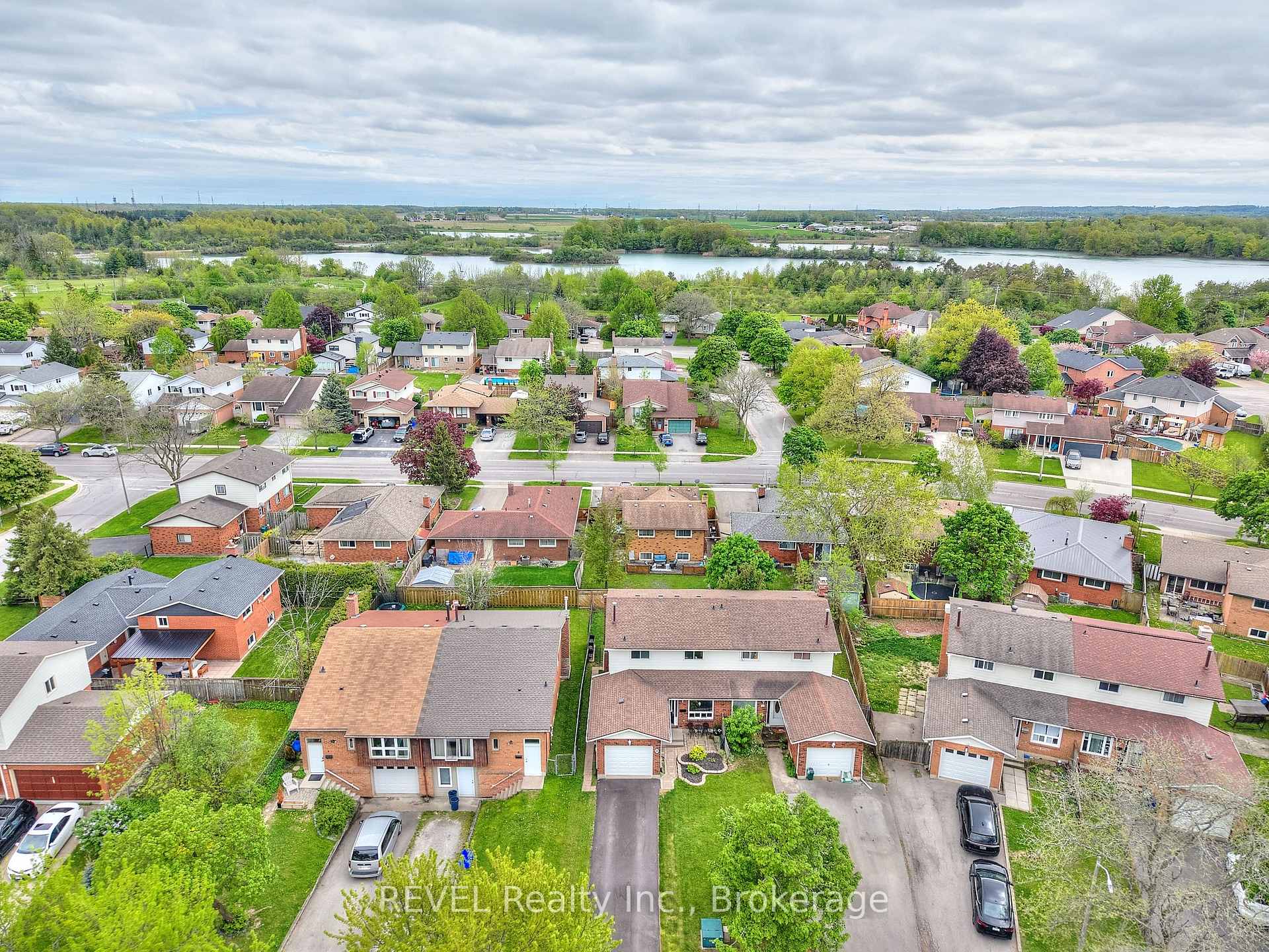 Photo 3 of 8 Baxter Crescent, Thorold, Confederation Heights — HOMEH