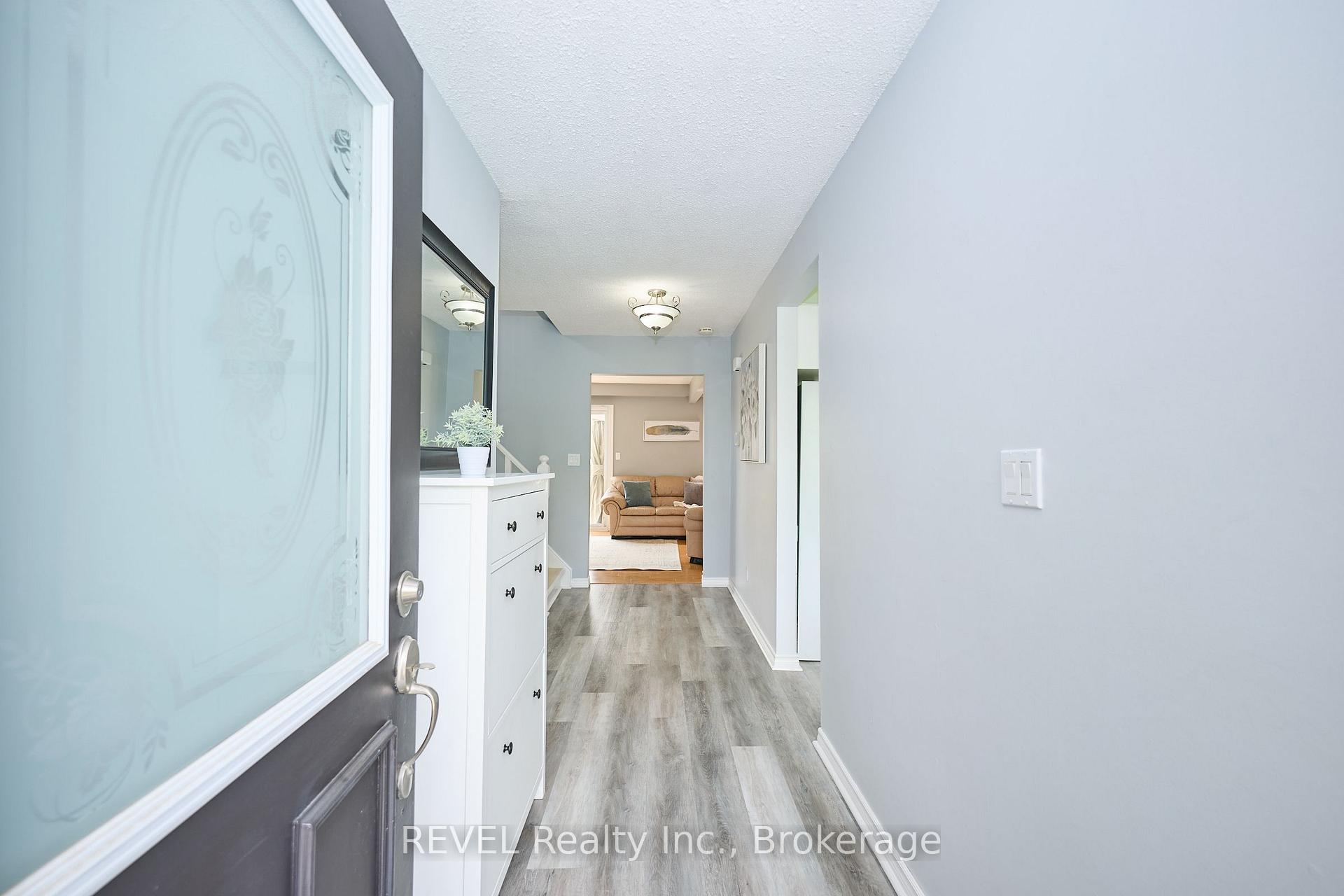 Photo 6 of 8 Baxter Crescent, Thorold, Confederation Heights — HOMEH