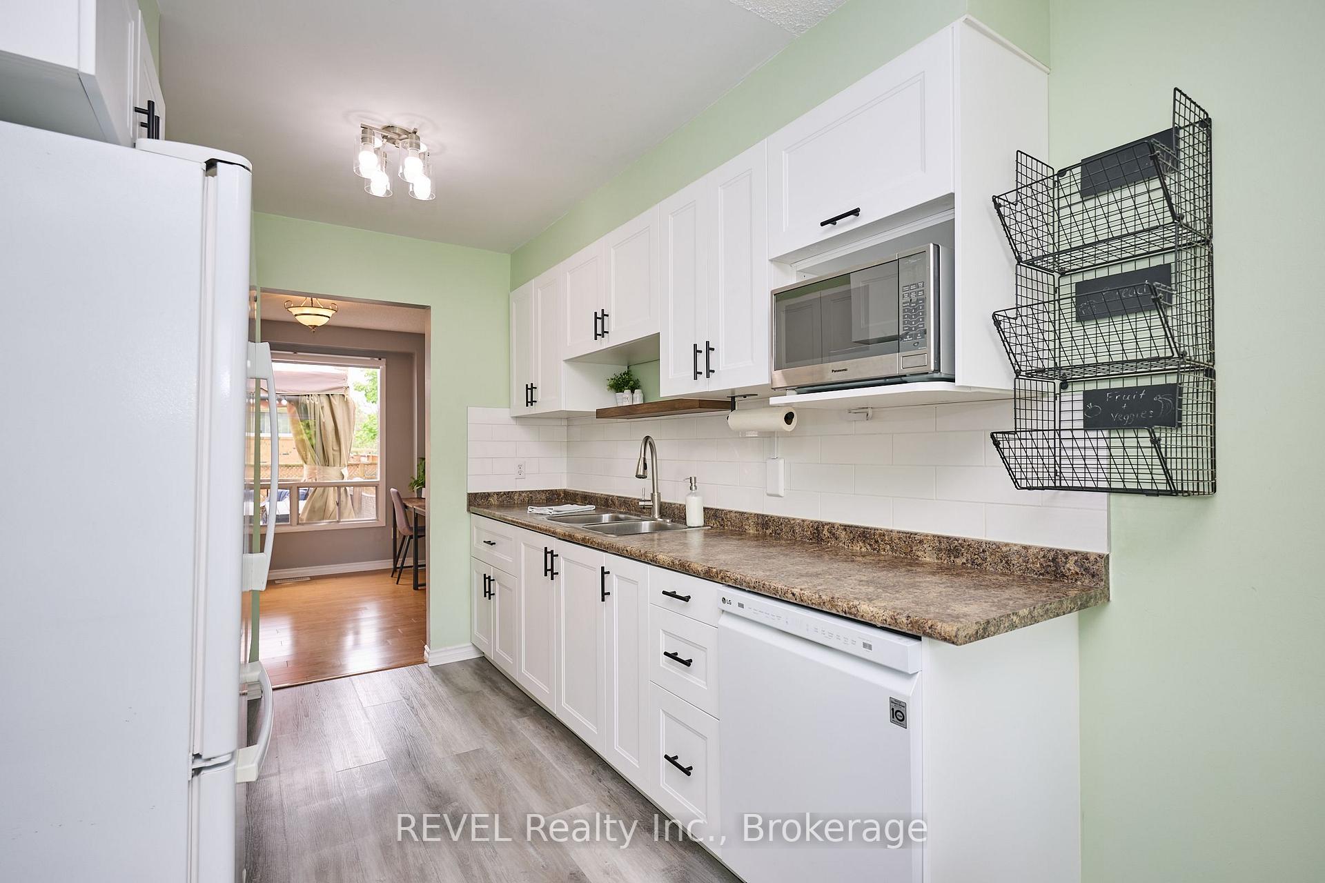 Photo 12 of 8 Baxter Crescent, Thorold, Confederation Heights — HOMEH