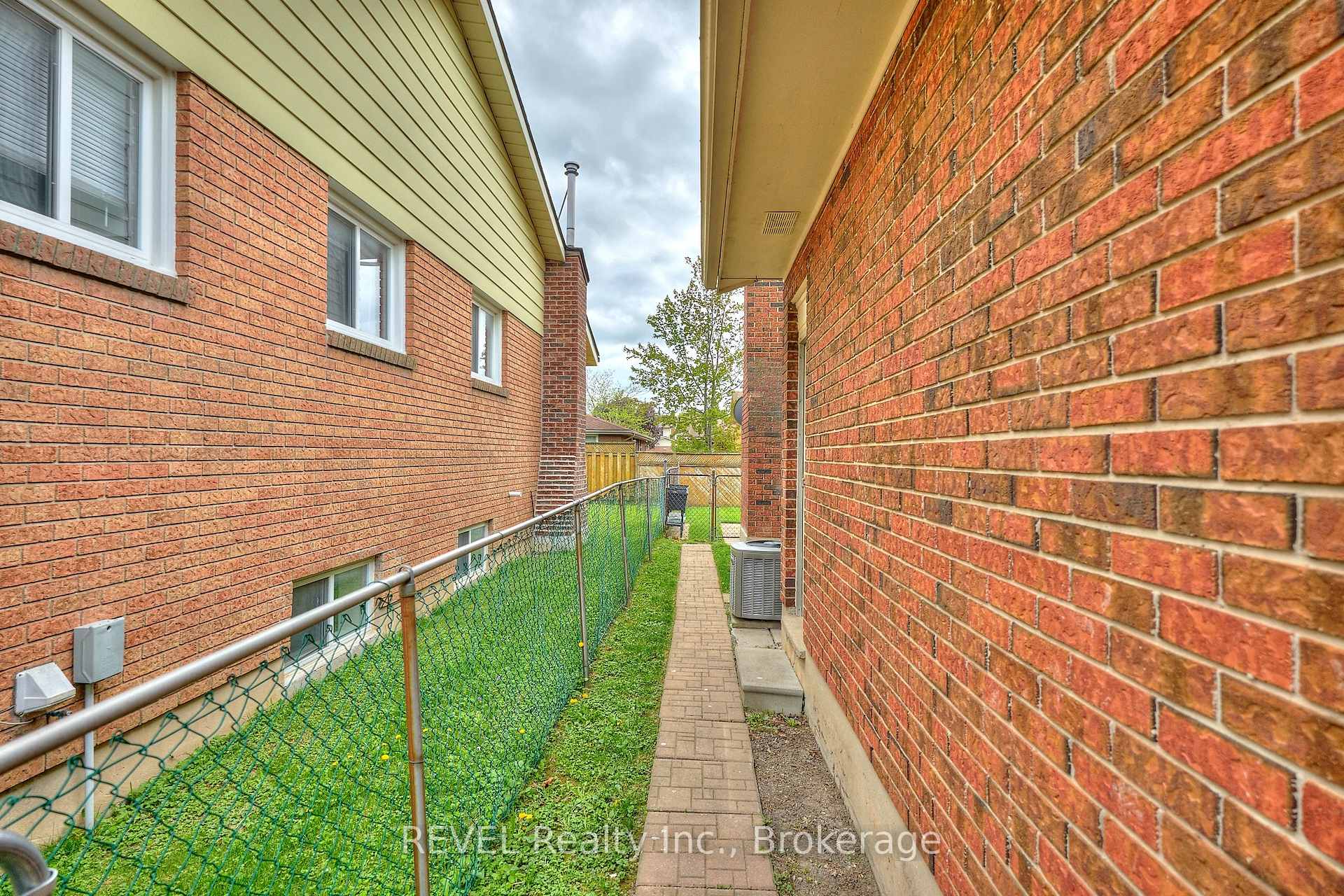 Photo 29 of 8 Baxter Crescent, Thorold, Confederation Heights — HOMEH