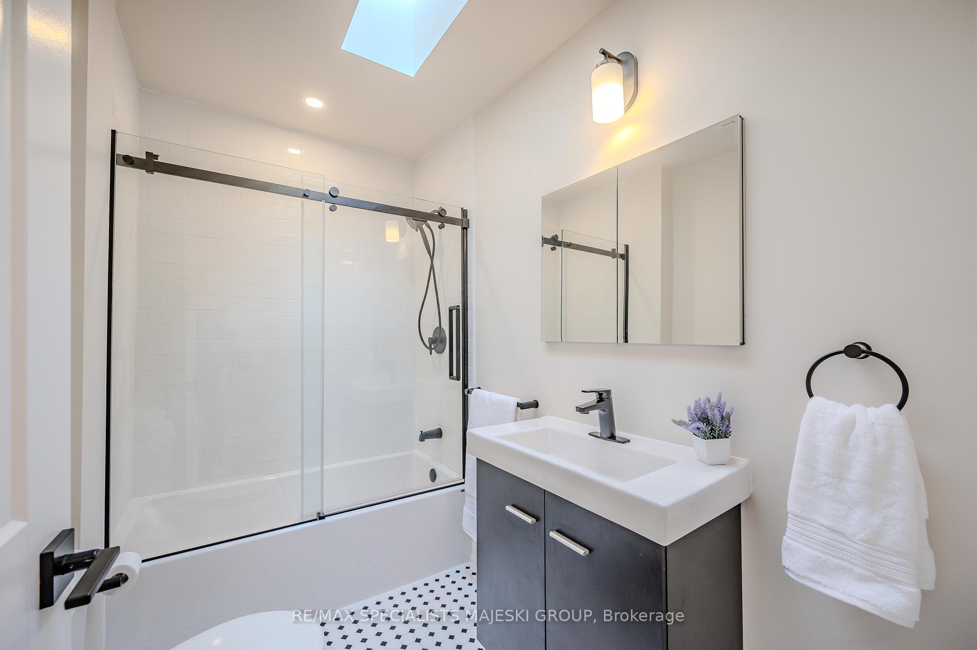 Photo 19 of 262 Withrow Avenue, Toronto, North Riverdale — HOMEH