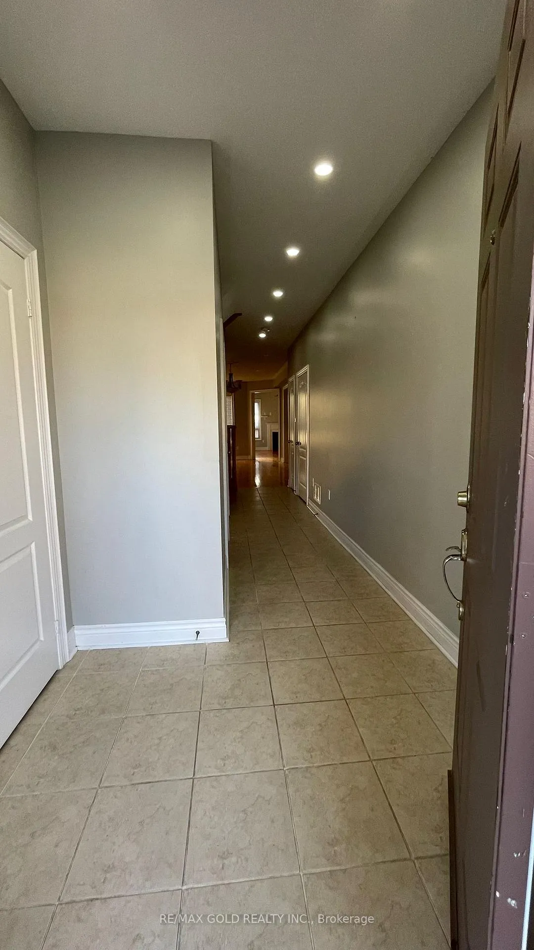 Photo 3 of Unit Upper, 98 Everingham Circle, Brampton, Sandringham-Wellington — HOMEH