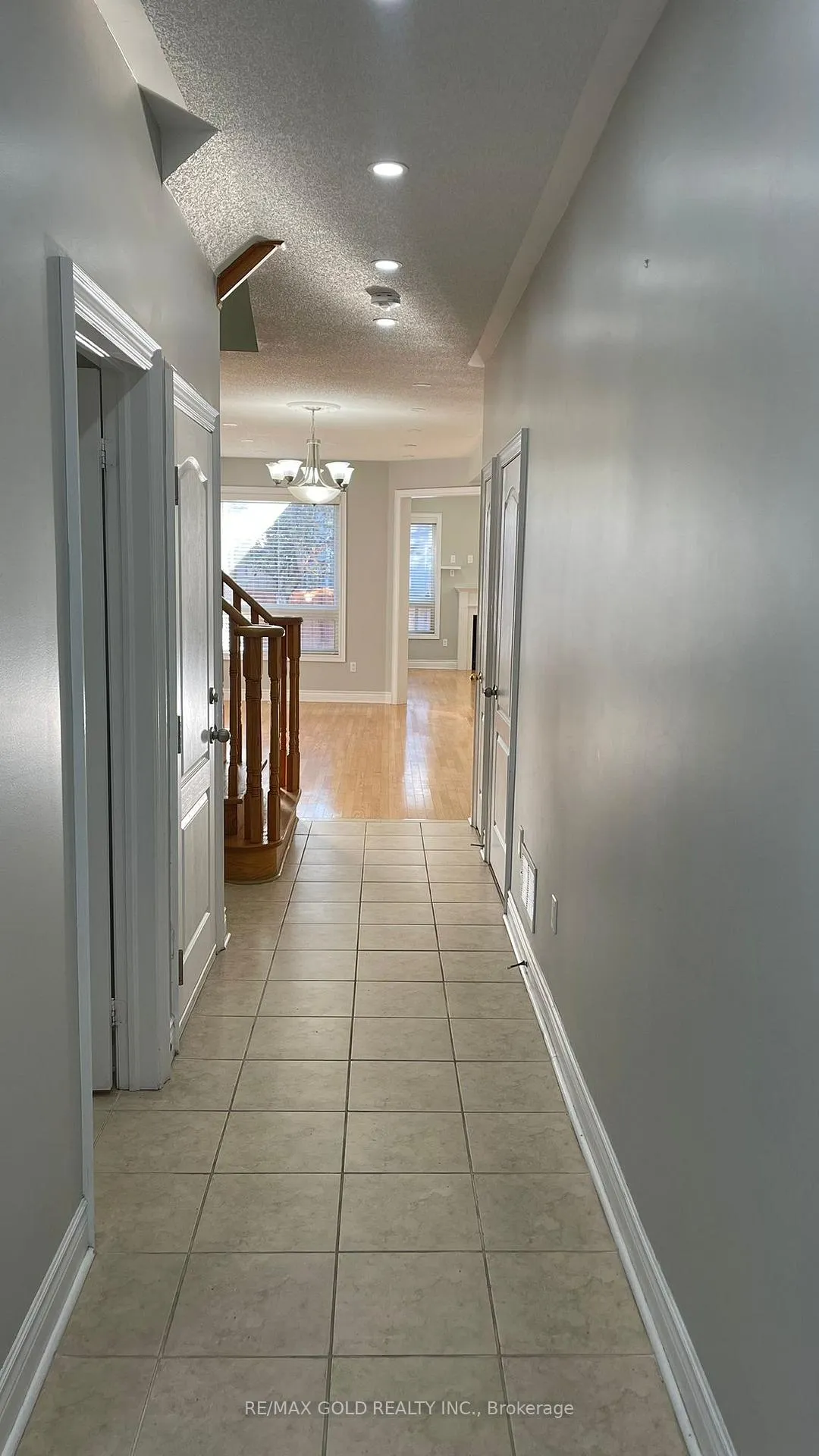 Photo 7 of Unit Upper, 98 Everingham Circle, Brampton, Sandringham-Wellington — HOMEH